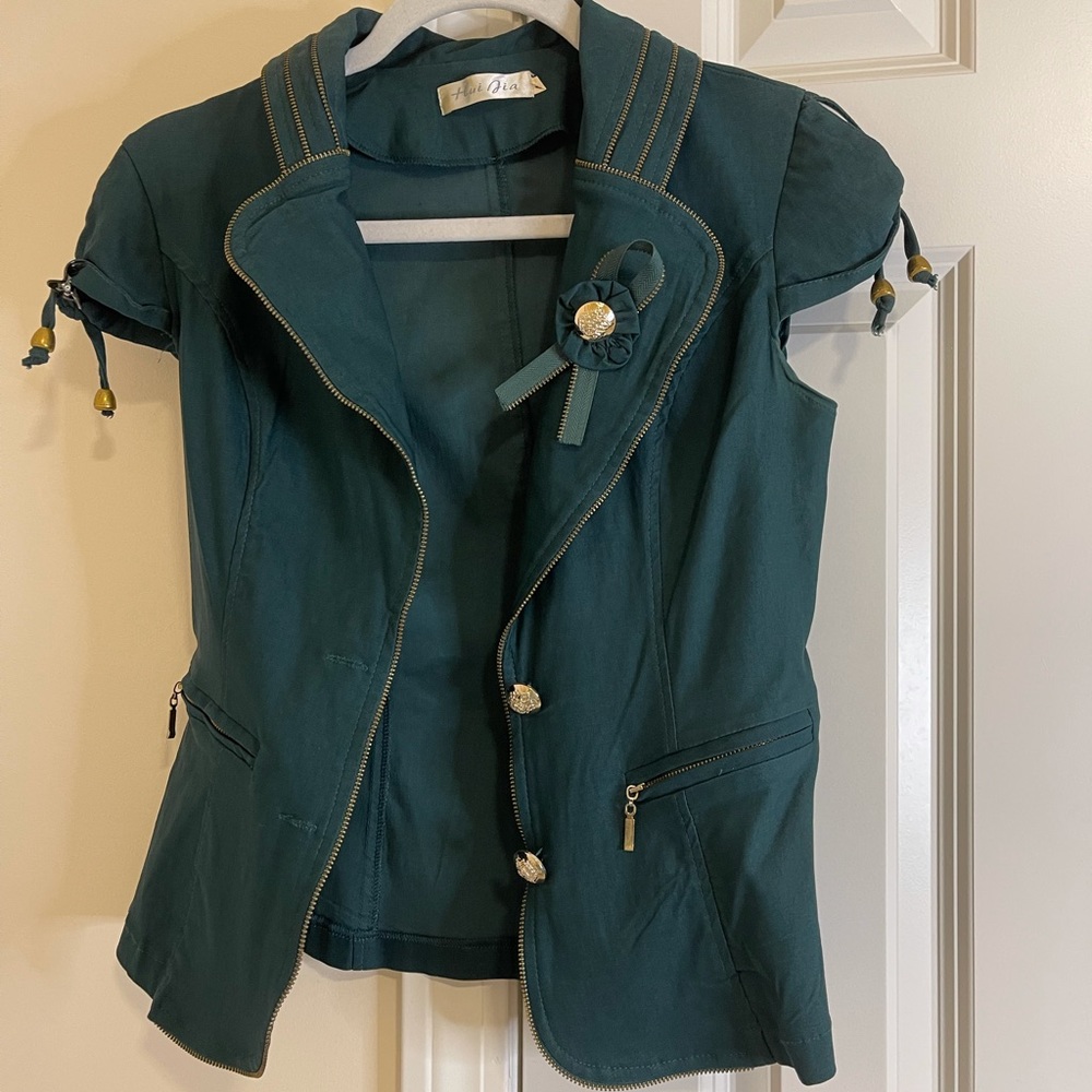 Half sleeve blazer